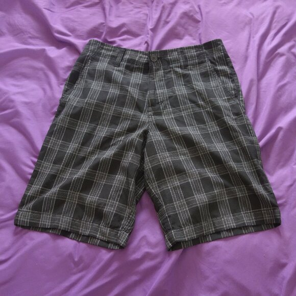Foot Locker Established in 1974 65% Polyester/35% Rayon Size Plaid 30 Shorts - Picture 1 of 10